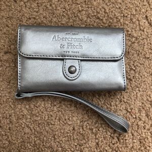 NWOT. A+F phone/wallet wristlet